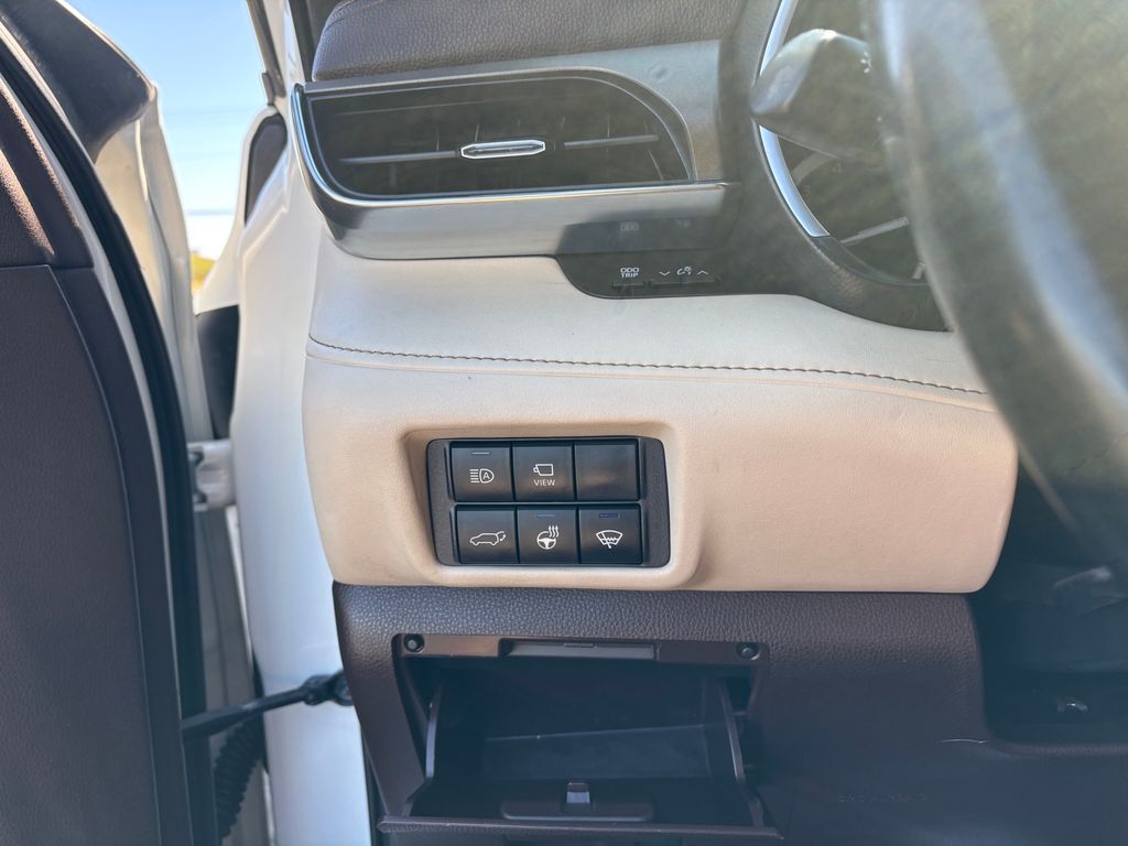 Used Car 2021 Toyota Highlander  Limited For Sale Under $30,000 In Austin, Texas