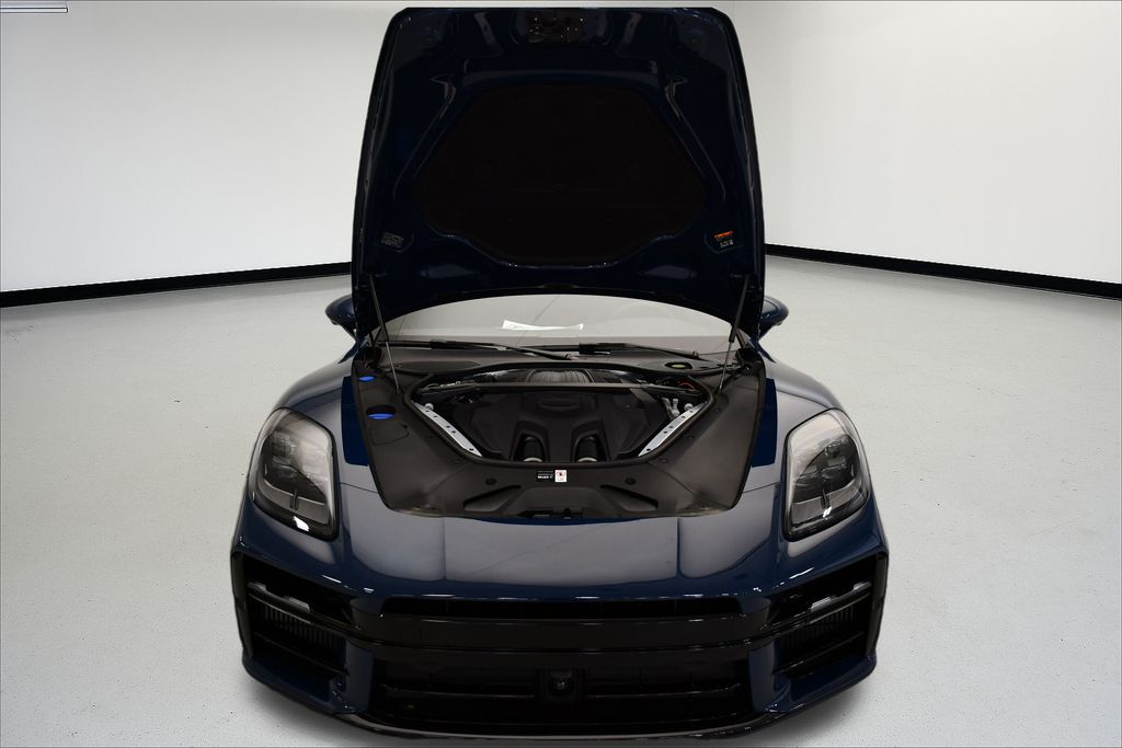 Thumbnail: 2026 Porsche Panamera - 13