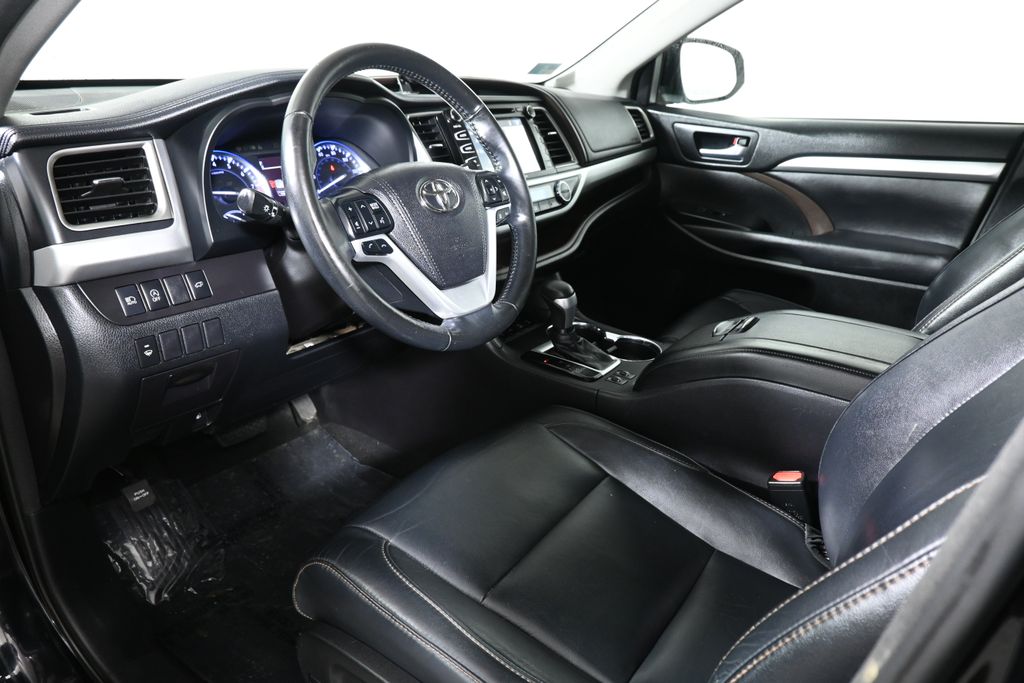 Thumbnail: 2018 Toyota Highlander - 14