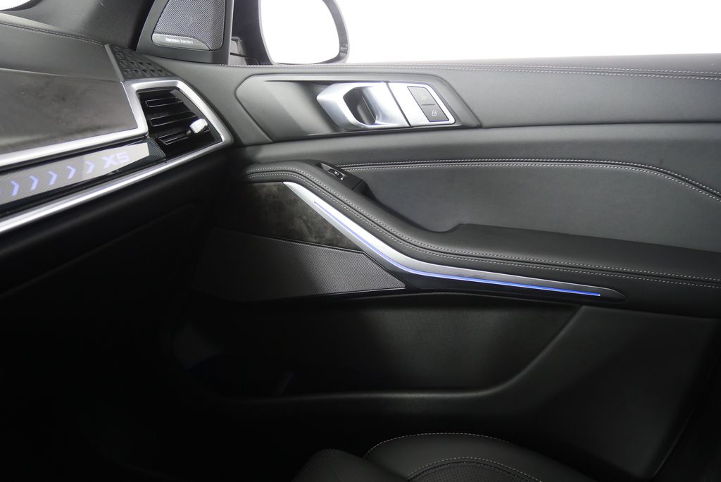 2025 BMW X5 sDrive40i 30