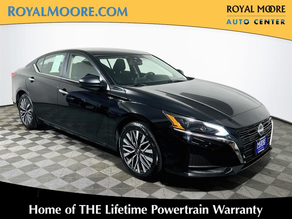 Super Black Clearcoat 2025 Nissan Altima Sedan Front-Wheel Drive Continuously Variable Transmission