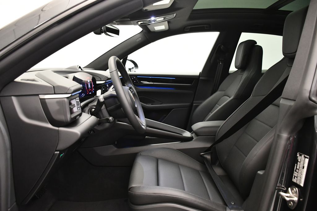 Thumbnail: 2025 Porsche Macan - 5