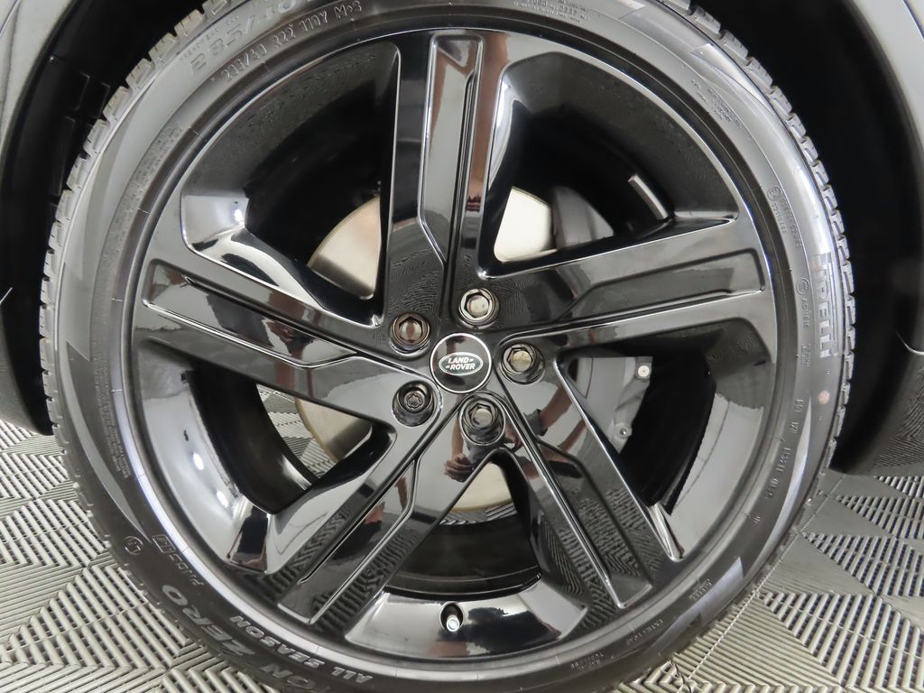 Thumbnail: 2026 Land Rover Discovery - 30