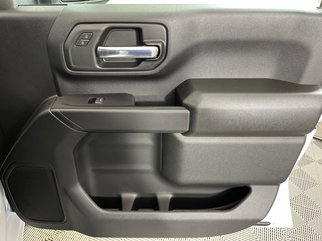 Thumbnail: 2026 Chevrolet Silverado 2500 - 9