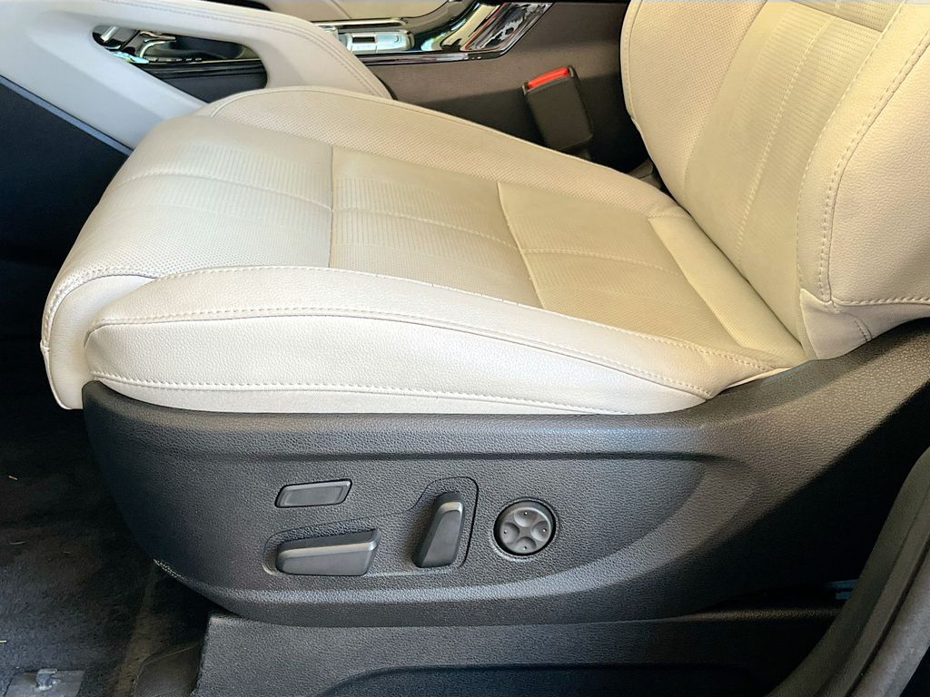 Used 2023 Black Kia SX image 20