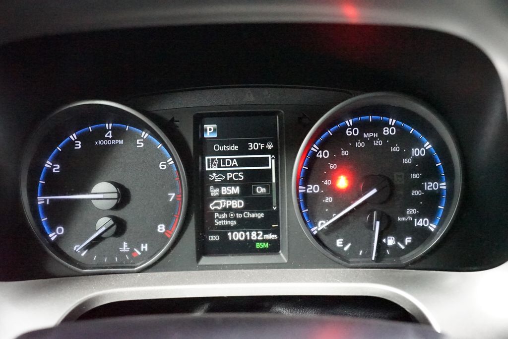 Thumbnail: 2018 Toyota RAV4 - 15