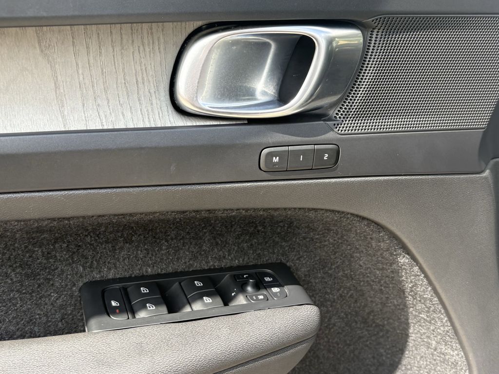 Used 2023 Crystal White Volvo B5 Plus Dark Theme image 11