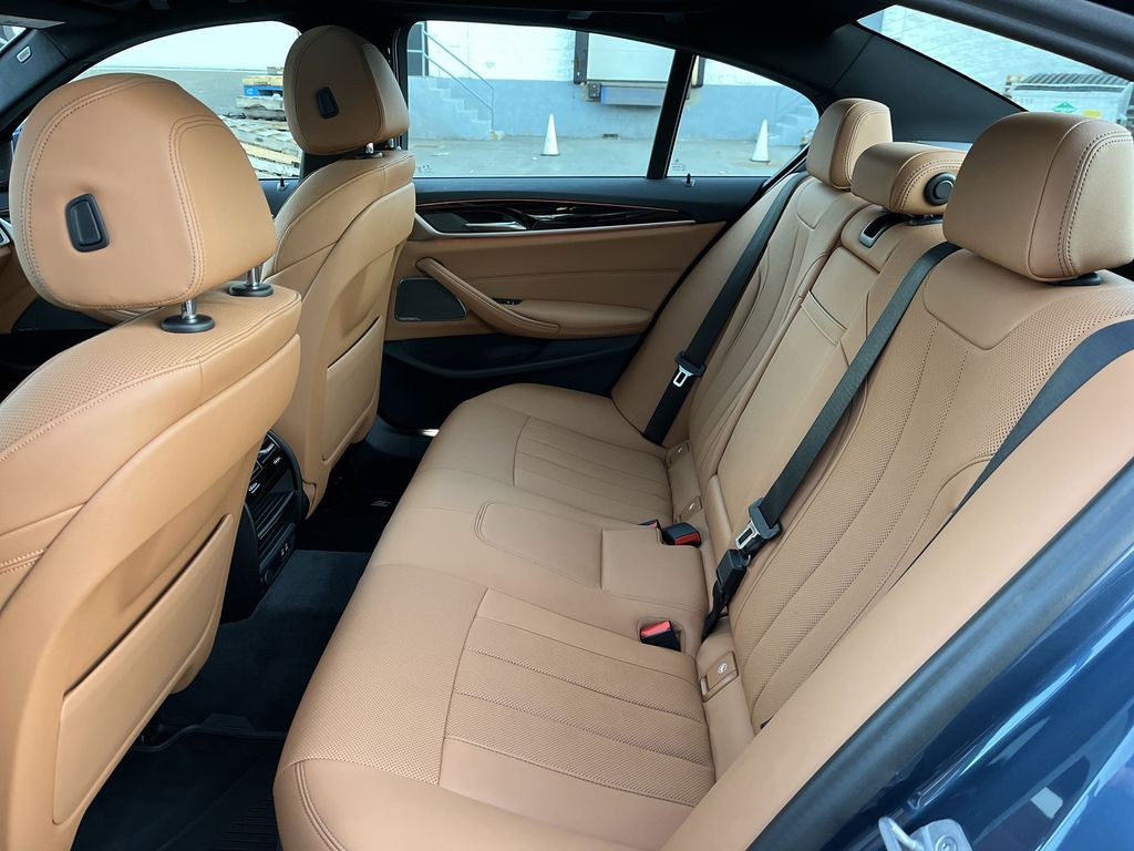 Thumbnail: 2023 BMW 5 Series - 23