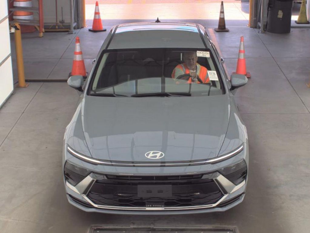 Used 2025 Blue Hyundai SEL image 2