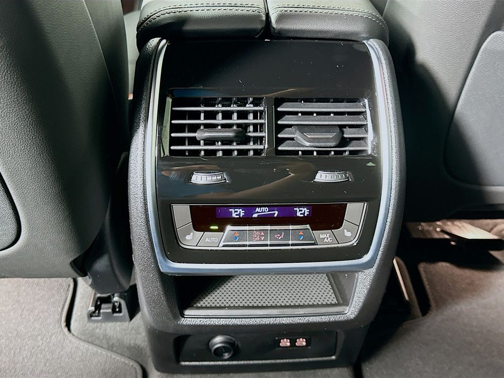 Thumbnail: 2026 BMW X7 - 18