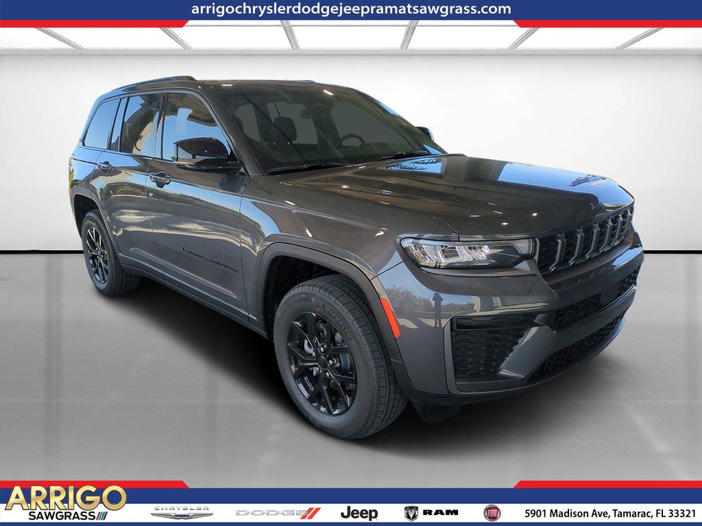 2026 Jeep Grand Cherokee Laredo Altitude