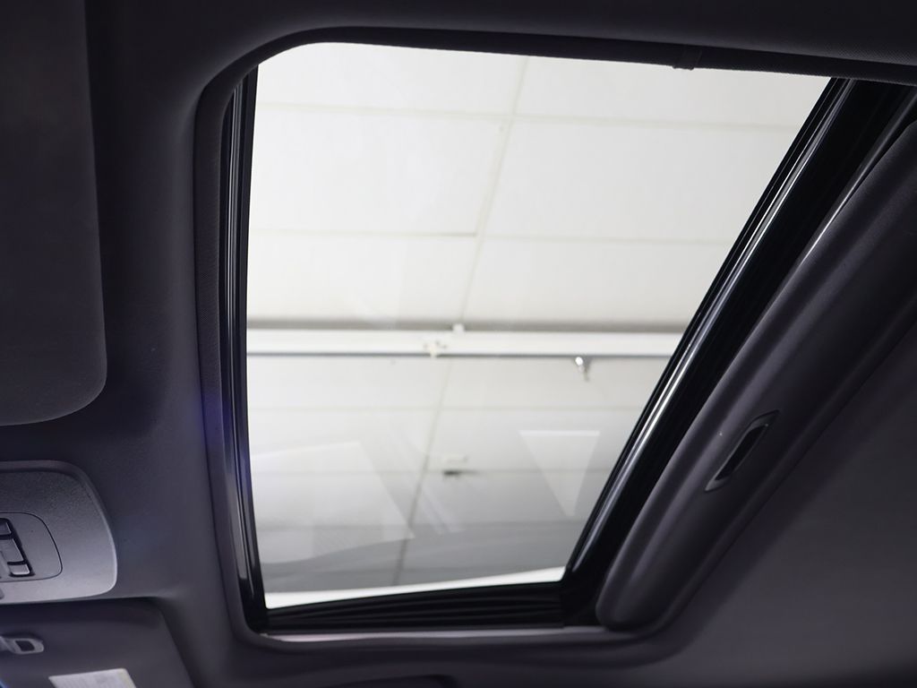 Used 2019 Black Toyota XLE Plus image 20
