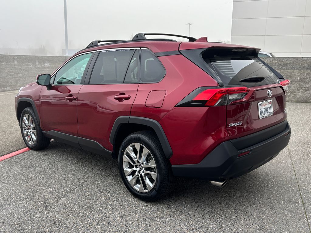 Thumbnail: 2021 Toyota RAV4 - 7