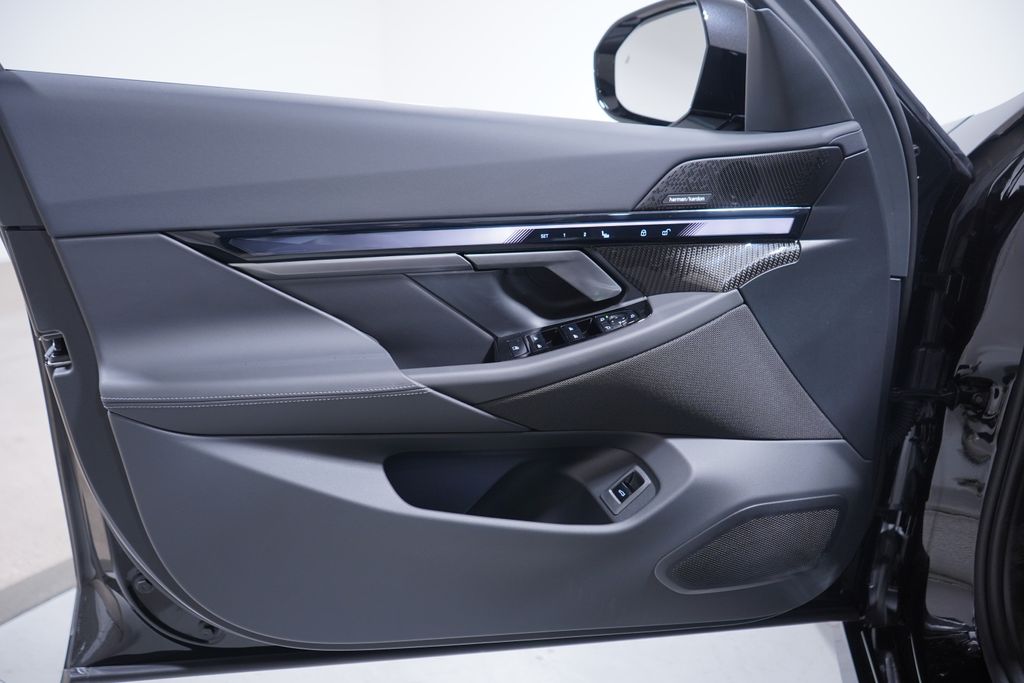 Thumbnail: 2026 BMW i5 - 12