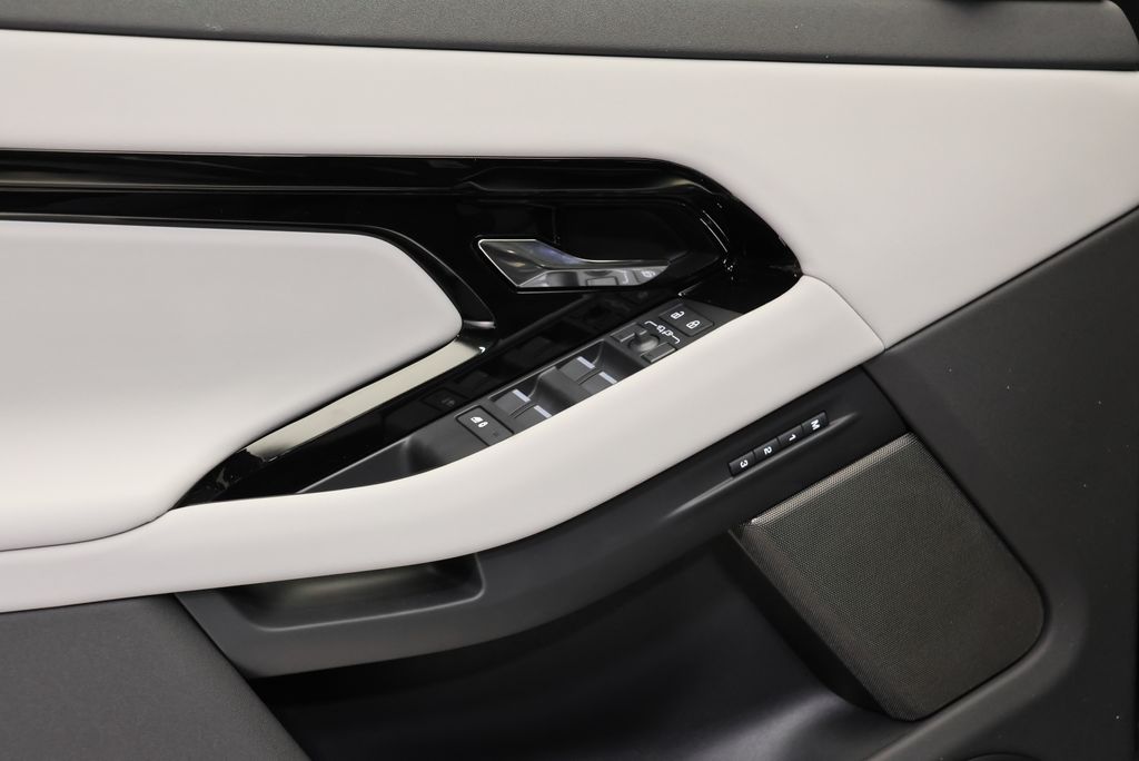 Thumbnail: 2026 Land Rover Range Rover Evoque - 26