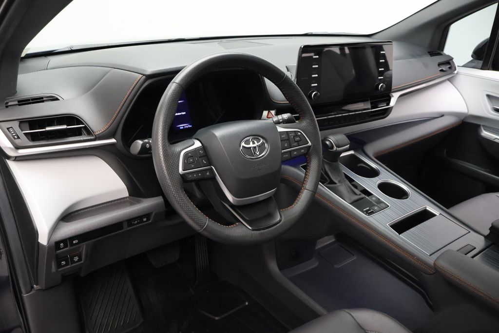Thumbnail: 2024 Toyota Sienna - 15