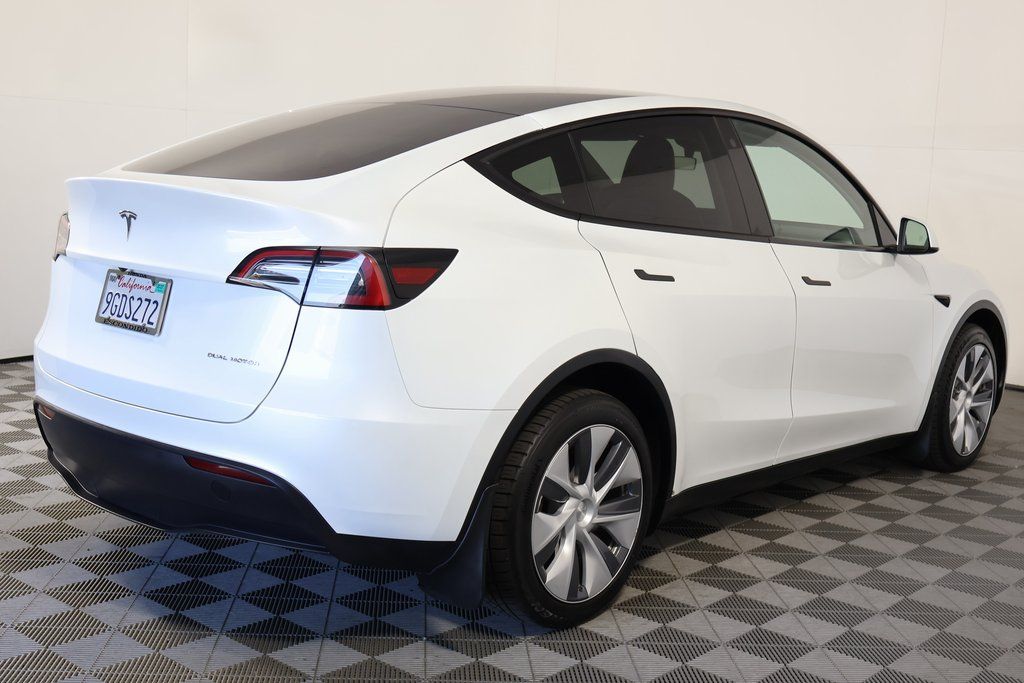 Thumbnail: 2023 Tesla Model Y - 4