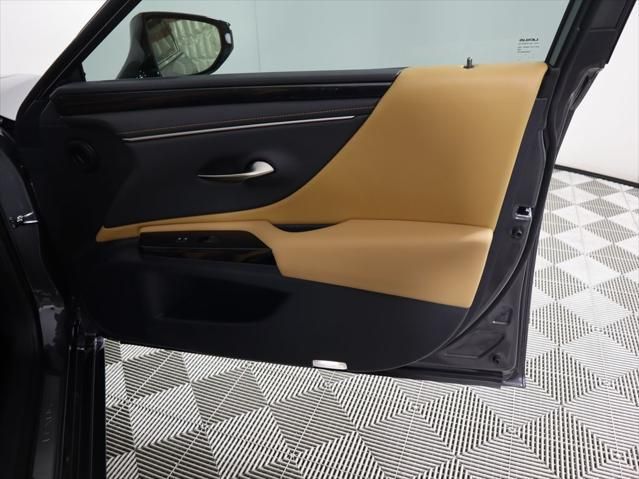 Thumbnail: 2025 Lexus ES - 26