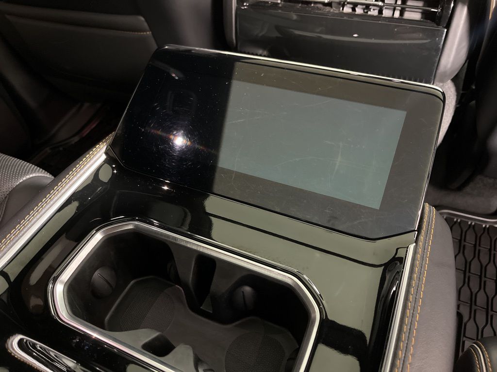 Thumbnail: 2022 Jeep Grand Wagoneer - 20