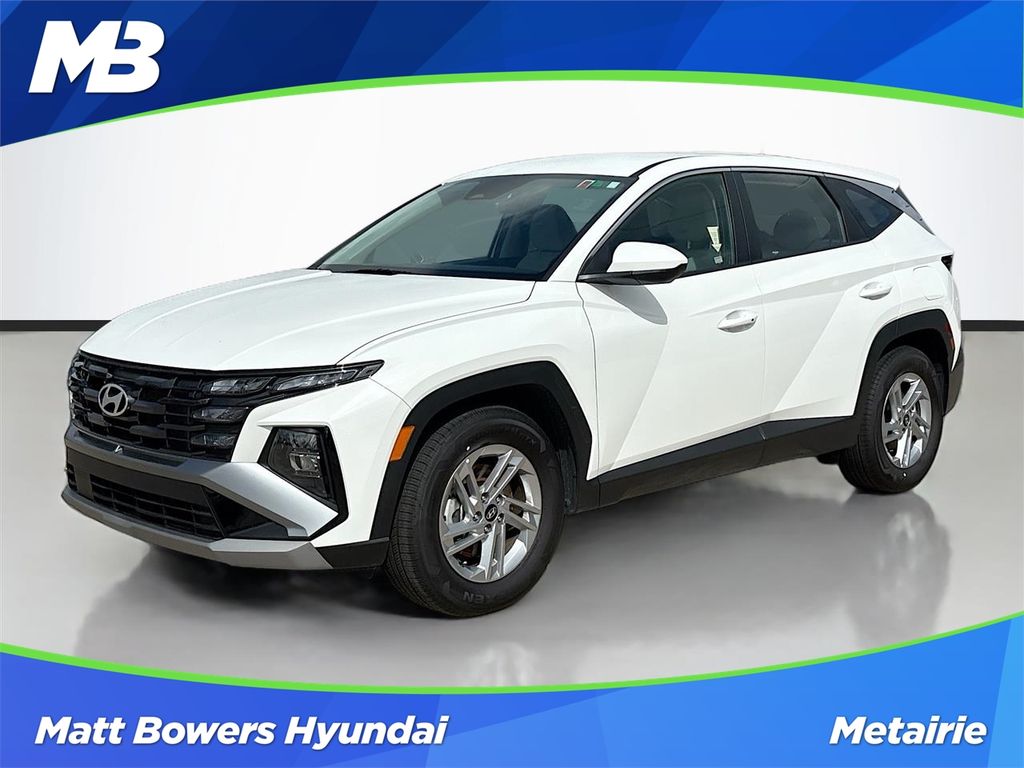 White Pearl 2026 Hyundai Tucson SE FWD SUV / Crossover Front-Wheel Drive 8-Speed Automatic