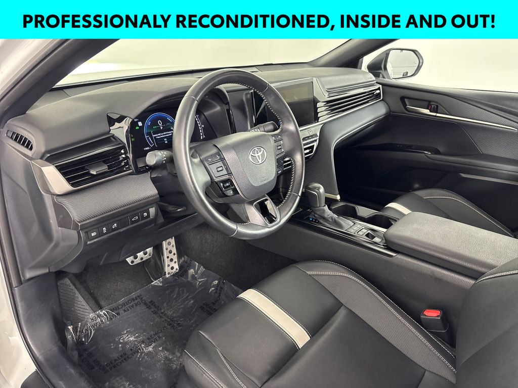 View vehicle photo 7