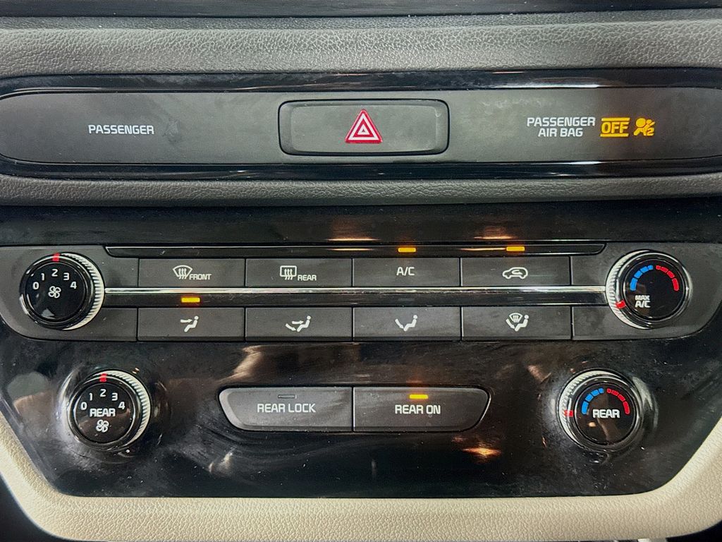 Used Car 2020 Kia Sedona  Lx For Sale Under $20,000 In Austin, Texas