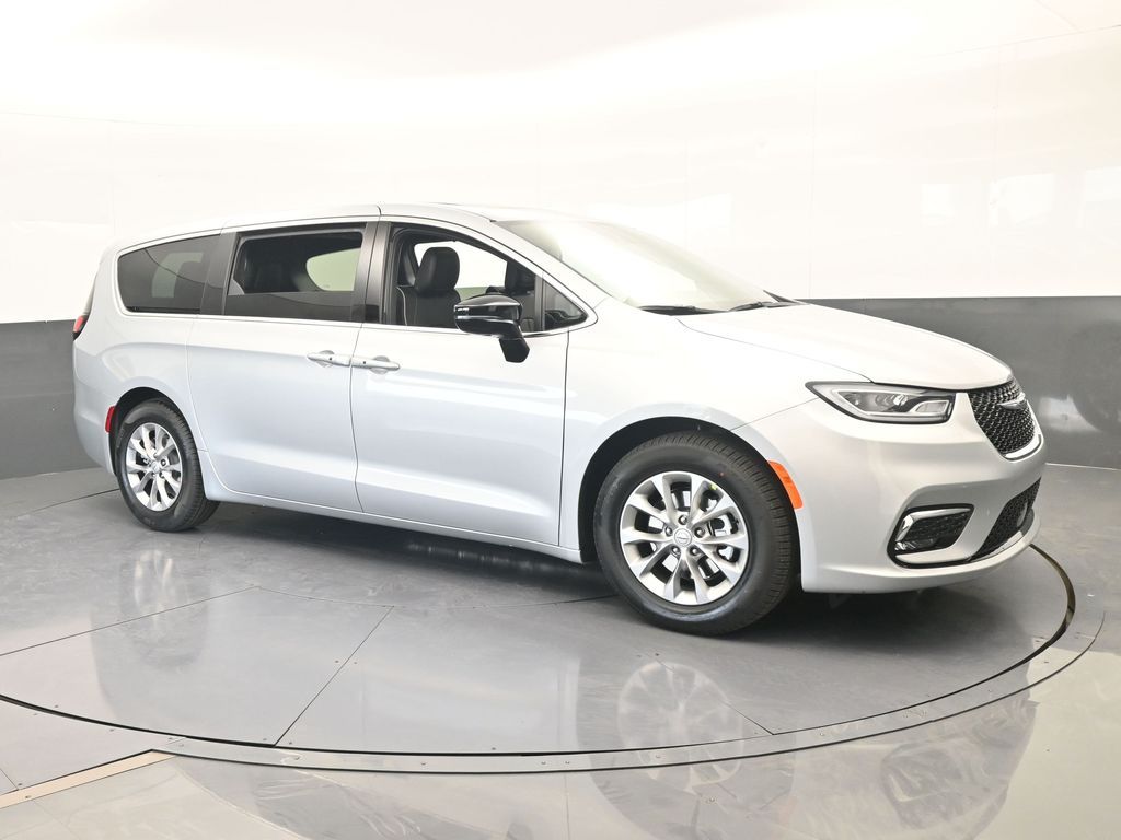 New 2026 Silver Mist Clearcoat Chrysler Limited image 8