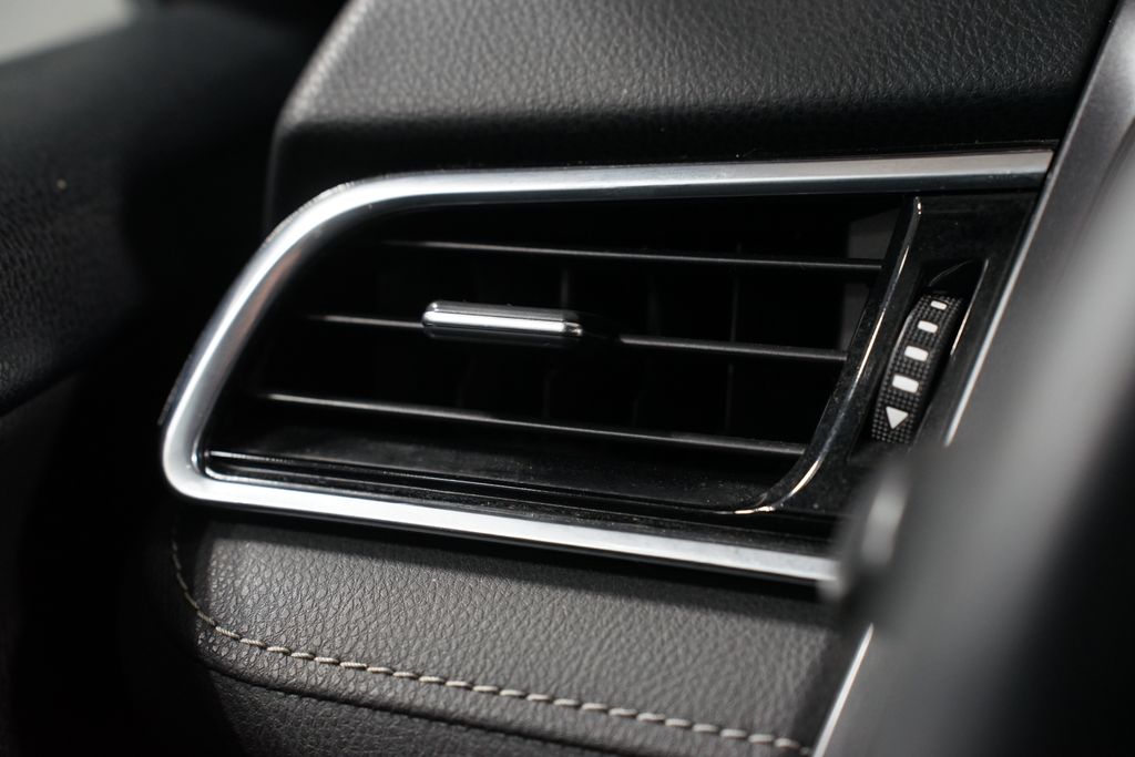 Thumbnail: 2018 Toyota Camry - 23