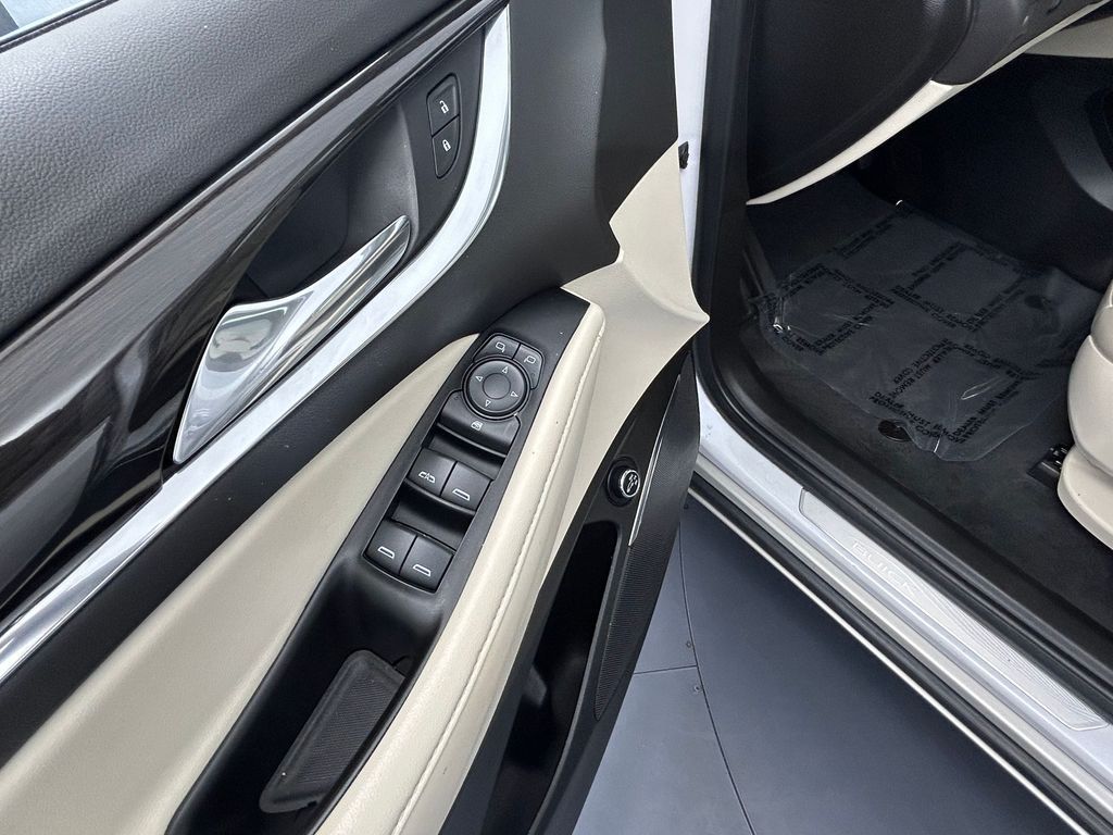 Used 2024 White Frost Tricoat Buick Essence image 11