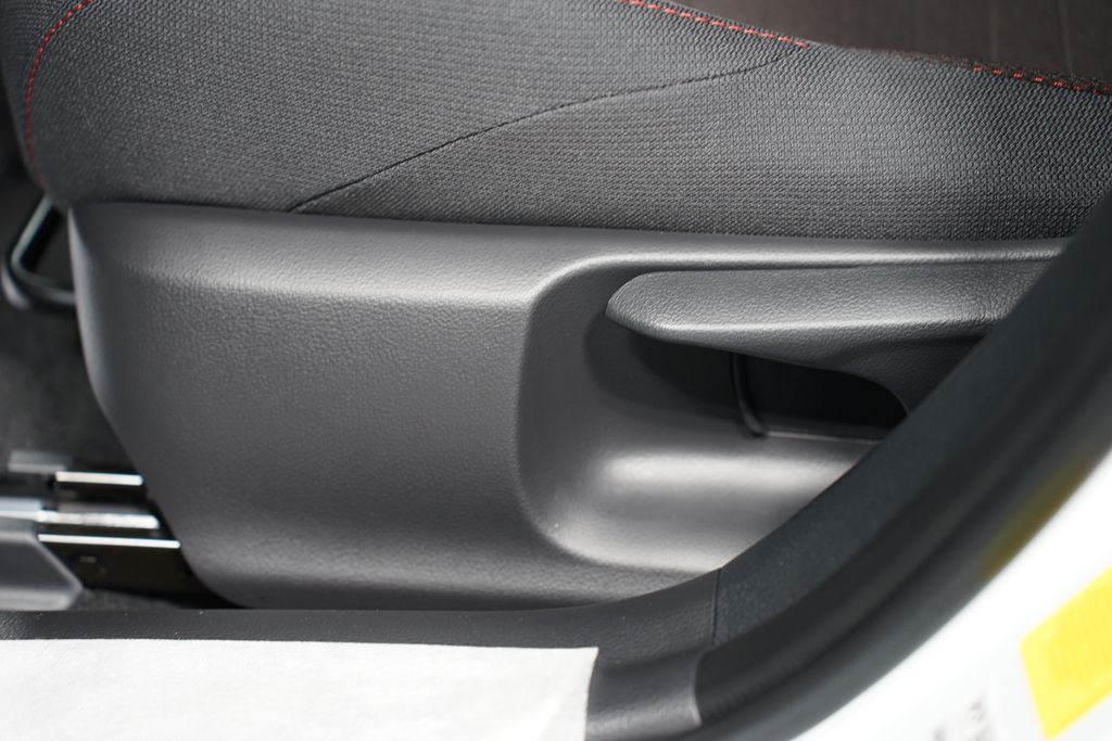 2025 Toyota Corolla SE 32