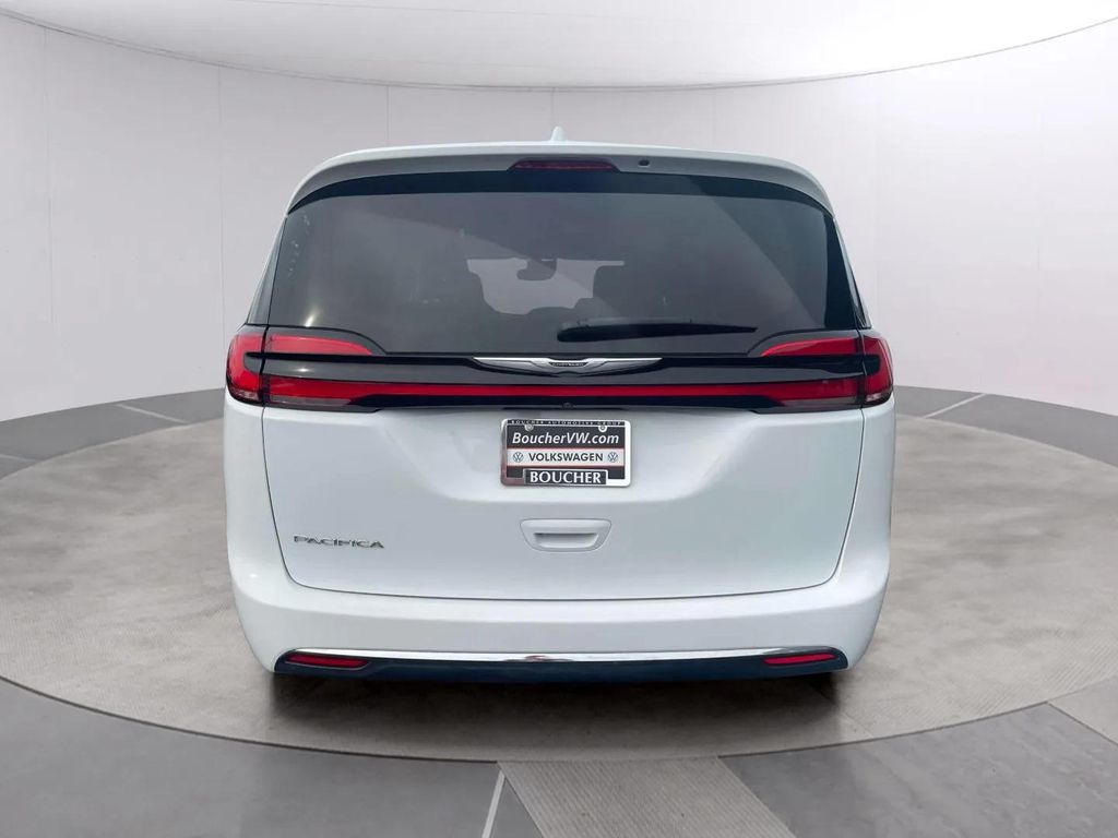 Used 2022 Bright White Clearcoat Chrysler Touring L image 4