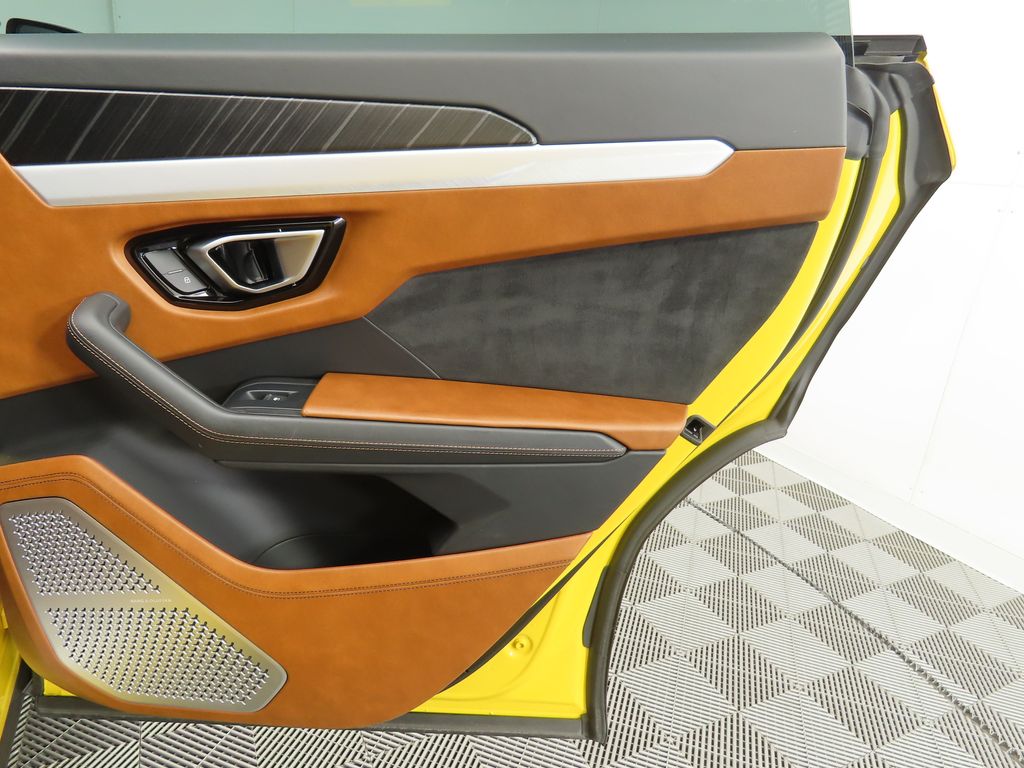 Thumbnail: 2019 Lamborghini Urus - 27