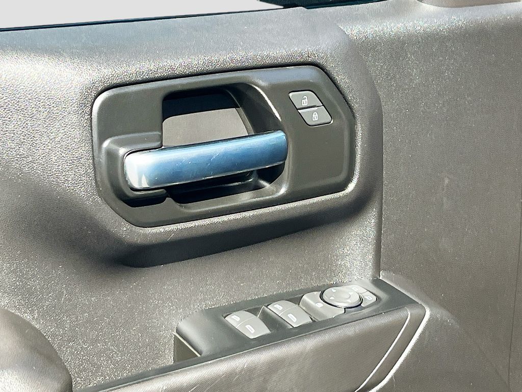 Used 2025 Black Chevrolet Custom image 17
