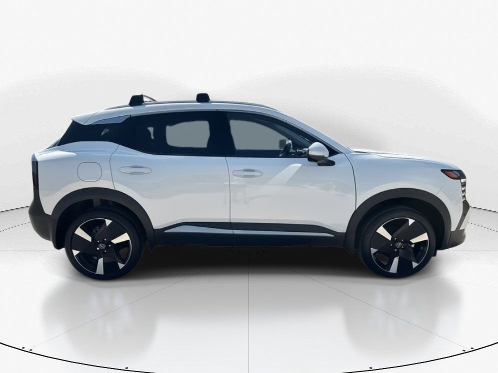 2025 Aspen White Tricoat Nissan Kicks SR FWD SUV