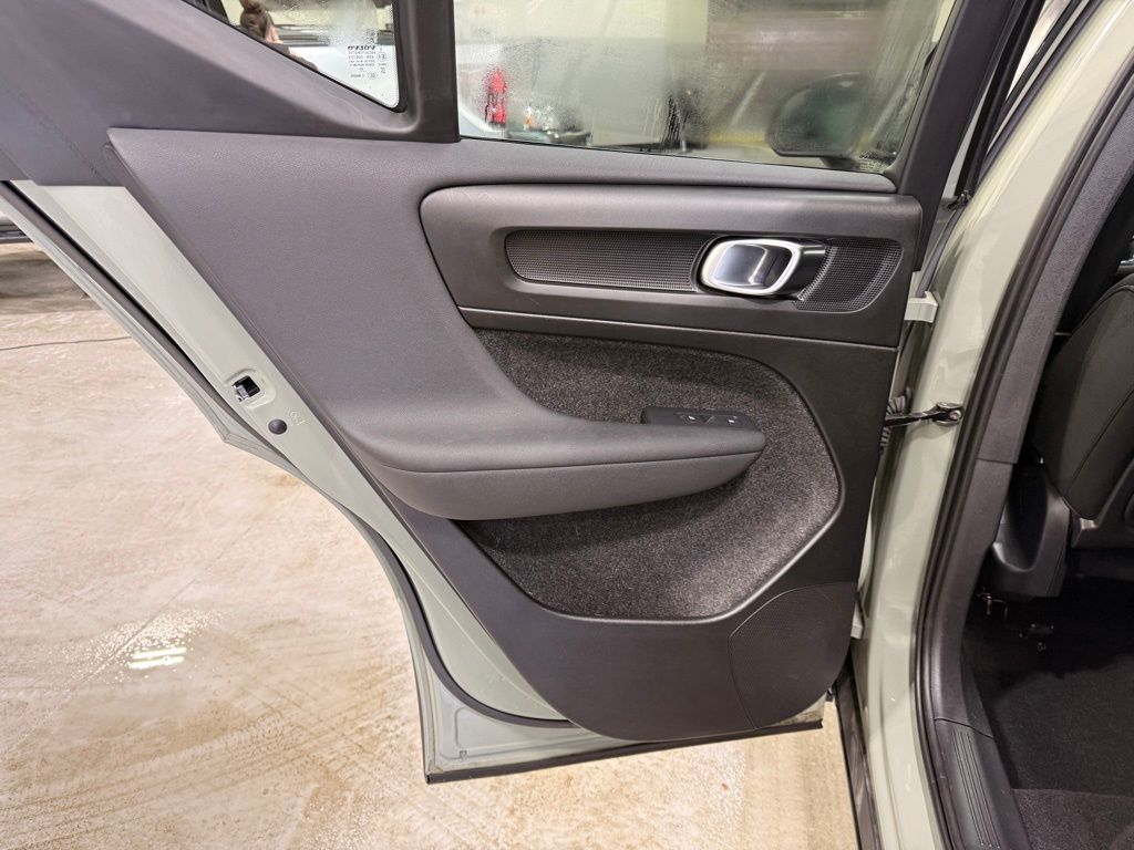 Thumbnail: 2023 Volvo XC40 - 19