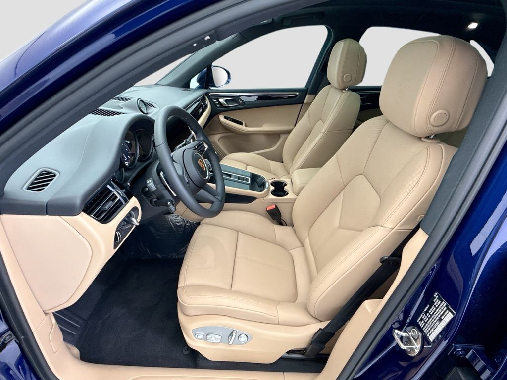 Thumbnail: 2026 Porsche Macan - 5