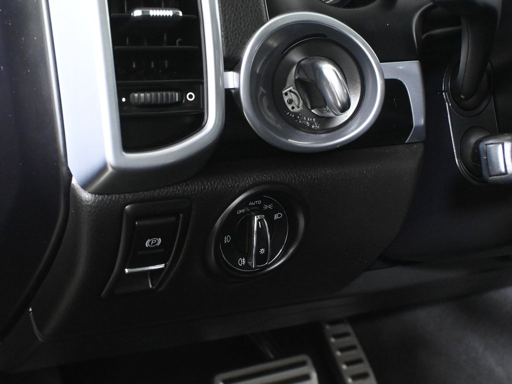 Thumbnail: 2017 Porsche Cayenne - 30