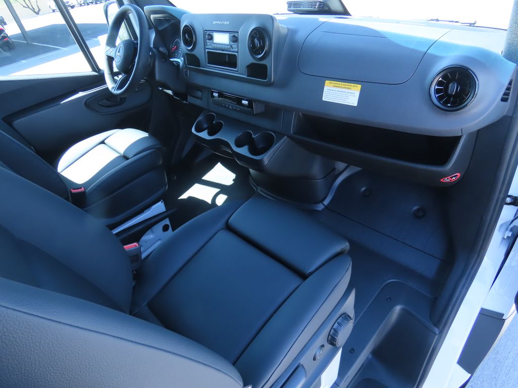 Thumbnail: 2025 Mercedes-Benz Sprinter - 18