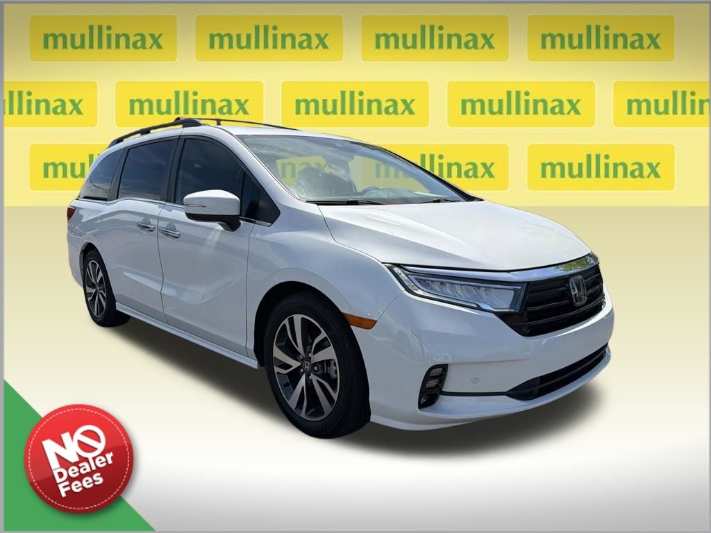 White 2021 Honda Odyssey Touring FWD Minivan Front-Wheel Drive Automatic
