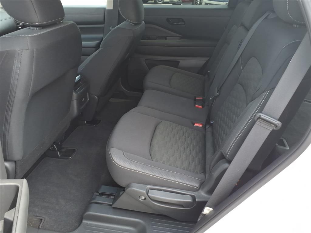 Used 2023 White Nissan S image 5