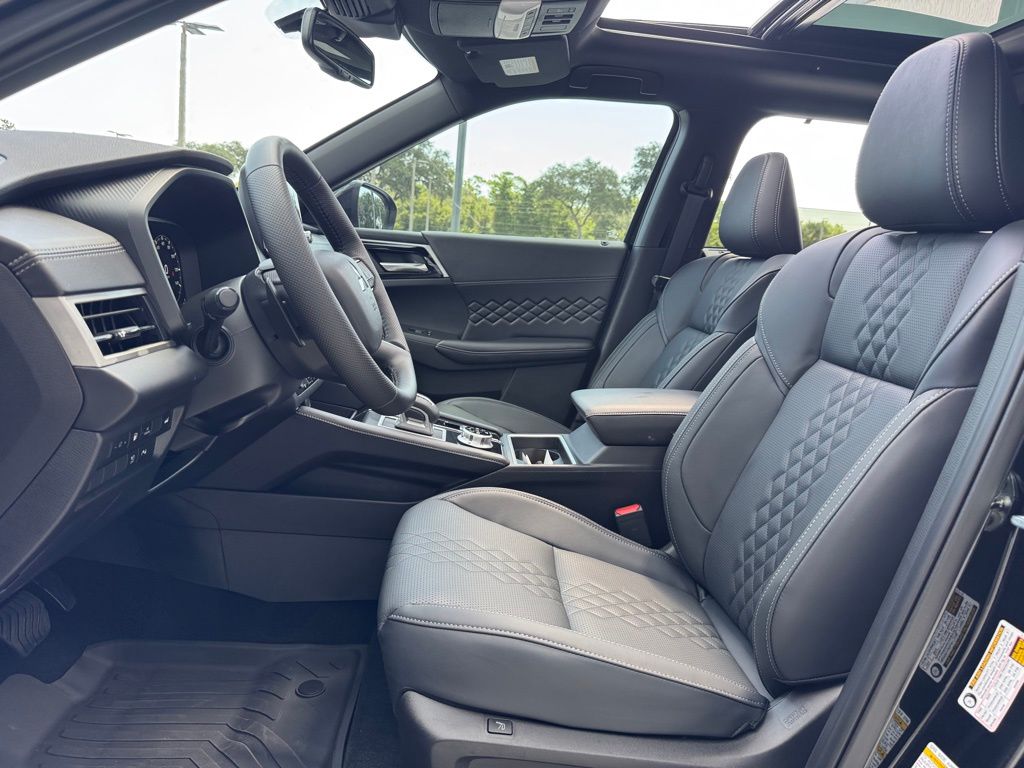 2025 Mitsubishi Outlander PHEV SEL photo 12