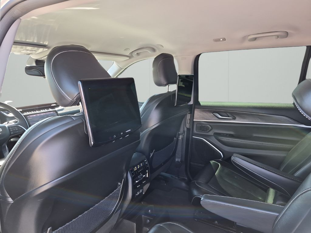 Used 2023 Silver Jeep Limited image 18