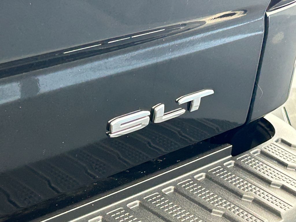 Used 2022 Onyx Black GMC SLT image 37