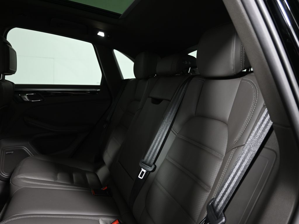 Thumbnail: 2025 Porsche Macan - 7