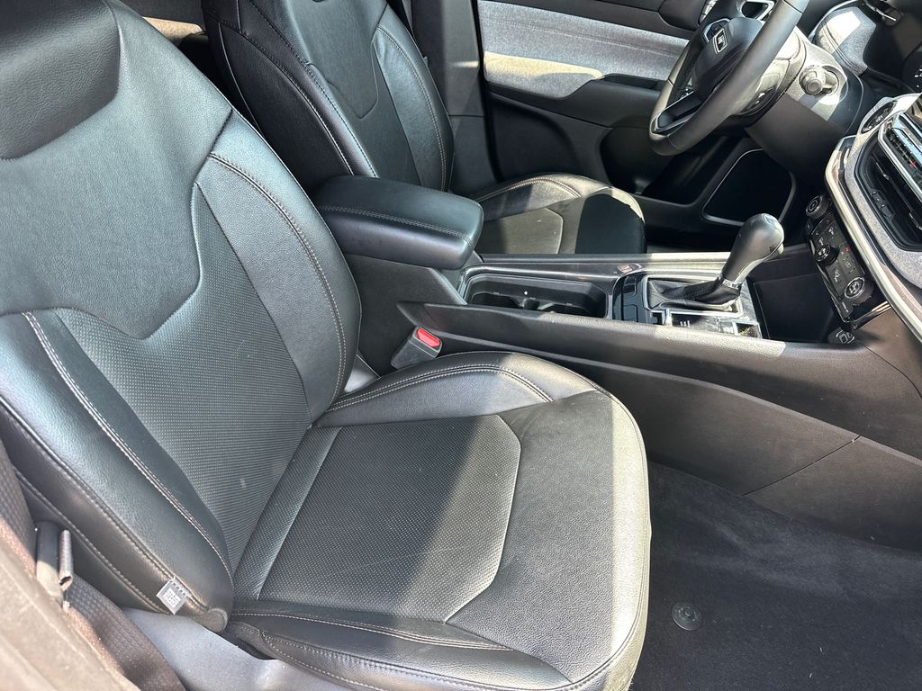 Used 2023 Black Jeep Latitude Lux image 13