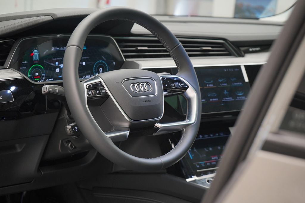 2024 Audi Q8 e-tron  8