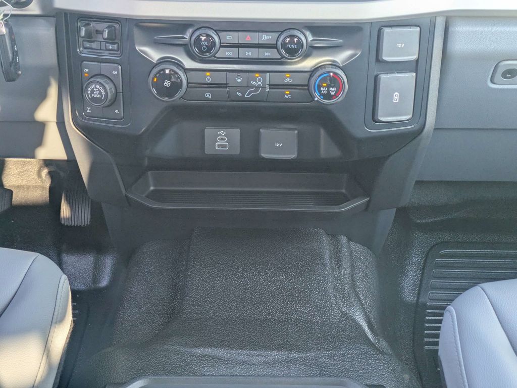 2027 Ford F-250 Super Duty XL