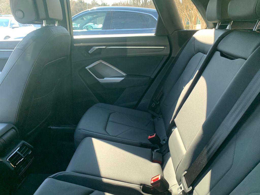 Thumbnail: 2025 Audi Q3 - 6