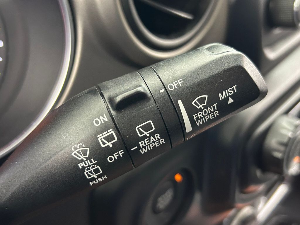 Used 2018 Punkn Metallic Clearcoat Jeep Unlimited Sport image 29