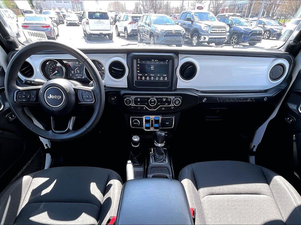 2023 Jeep Wrangler — photo 21